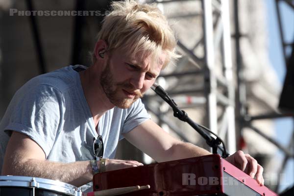 EWERT AND THE TWO DRAGONS - 2012-07-22 - PARIS - Parvis de l'Hotel de Ville - 